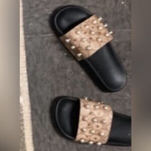 G G pattern sandals with pearls